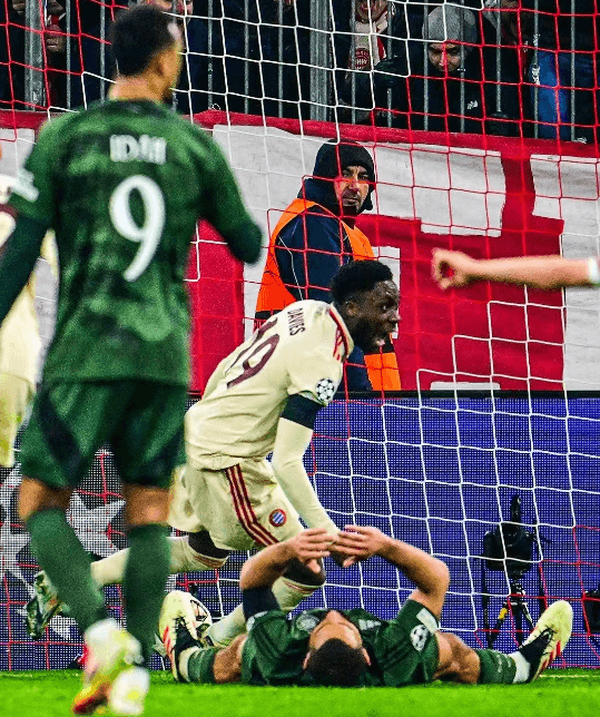 Davis werd de redder en Bayern bereikte de top 16 van de Champions League!